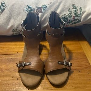 Women’s size 8 sandals w/ heel A2 by Aerosoles